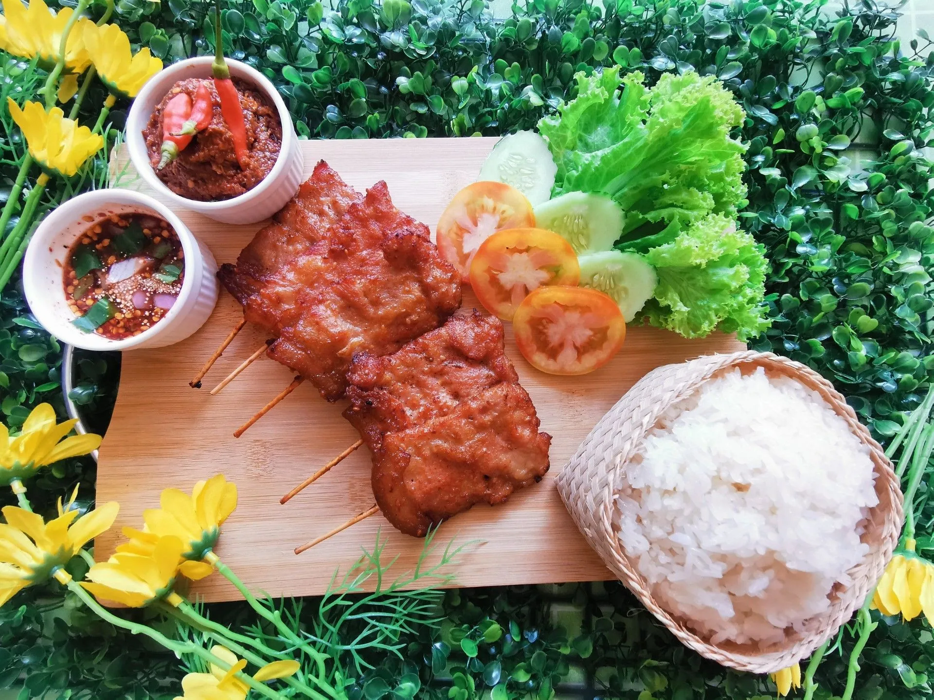 หมูทอดแม่ชม้อย เจ้าเก่า (ตลาดนัดเจ๊ณี นิมิตรใหม่) สาขา 2