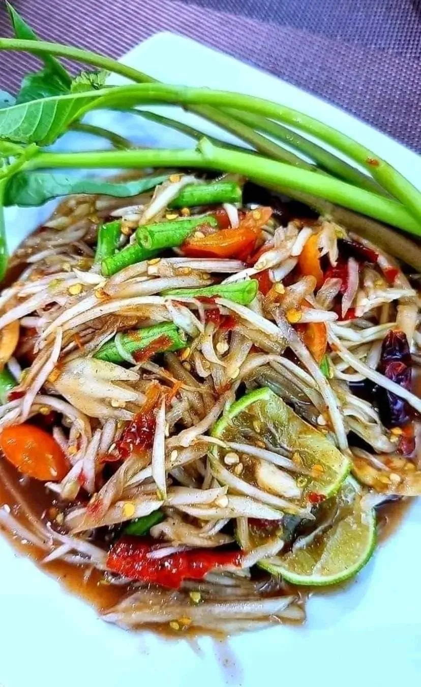 มานี่มีแซ่บ ME ZAP ส้มตำ ยำ กะเพราพริกแห้งไข่ข้น  ร่มเกล้า ร้านใหม่
