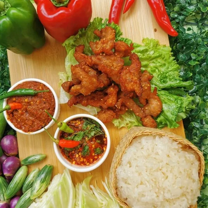 ชุดข้าวเหนียวหมูทอดสูตรต้นตำหรับ