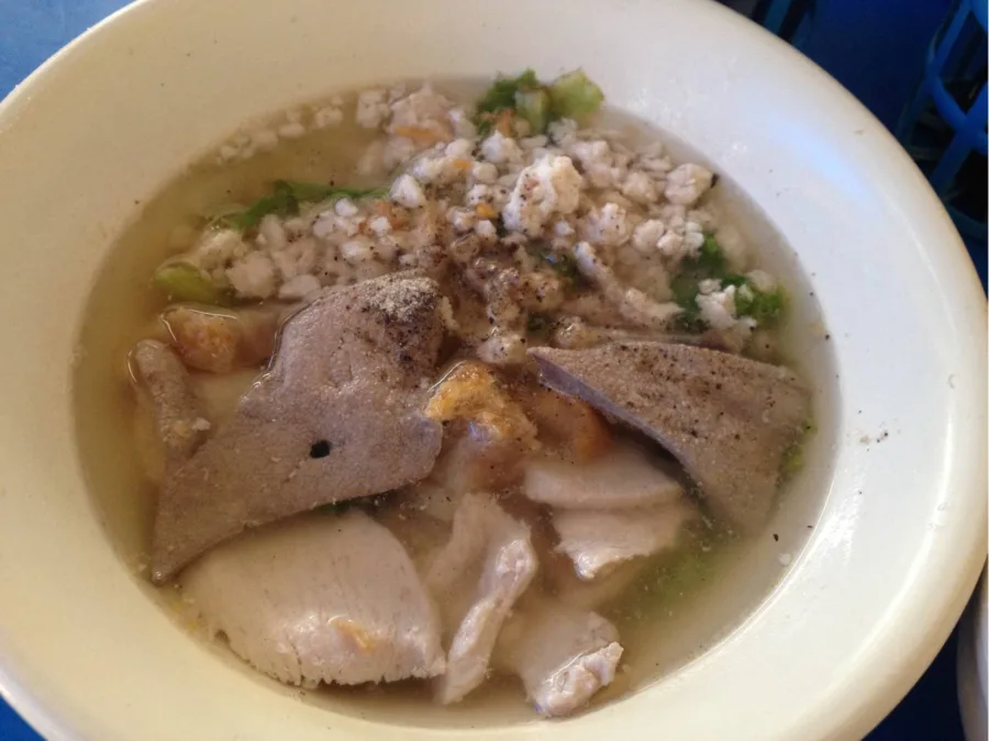 เกาเหลาเลือดหมู บางรัก “โอชารส”