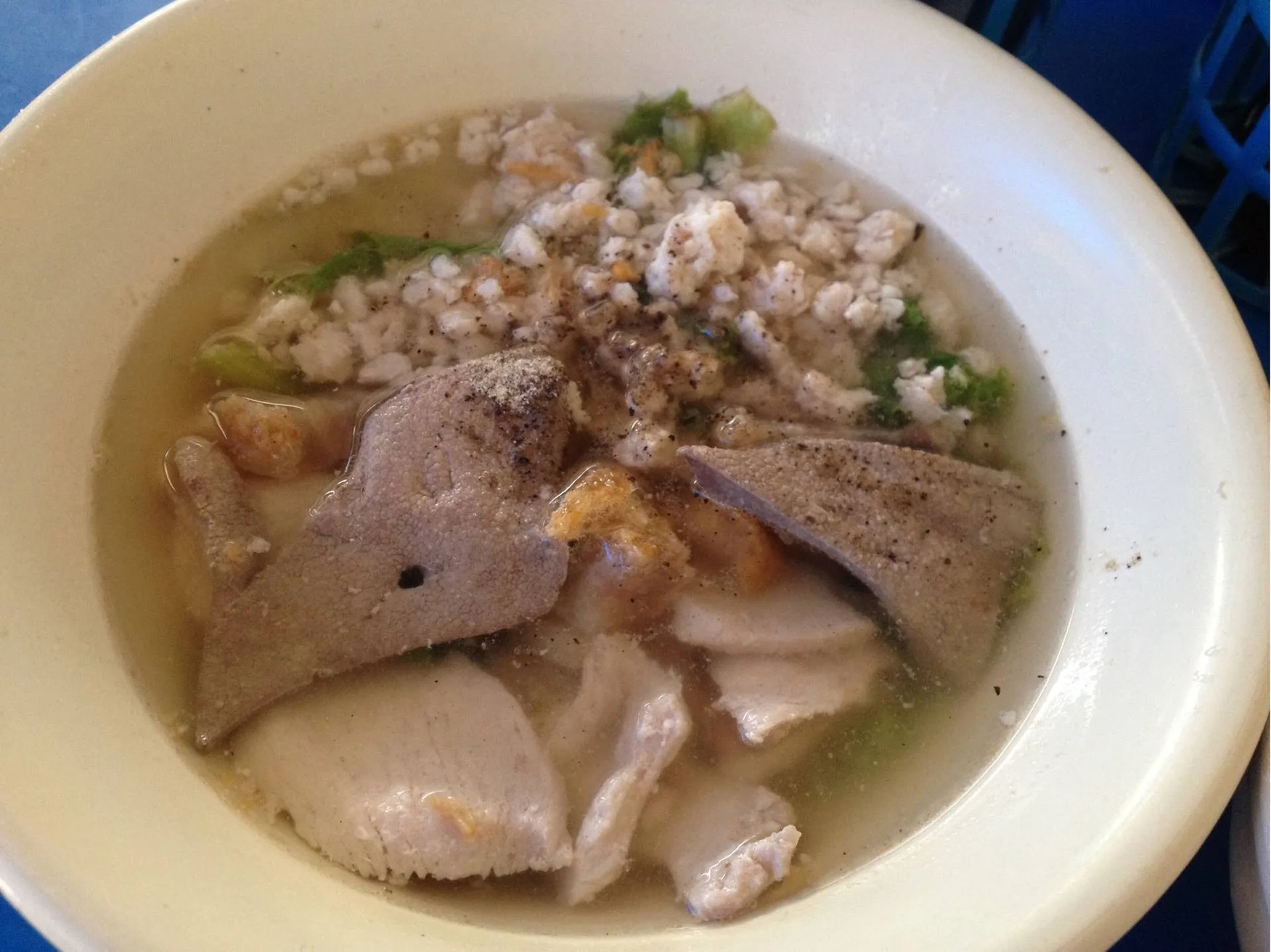 เกาเหลาเลือดหมู บางรัก “โอชารส”