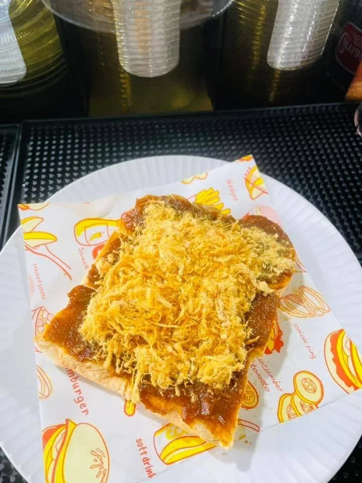 ขนมปังปิ้ง  ปังปิ้ง พิซซ่าโคน เฟรนฟรายชีส ของทอด ข้าวไข่ข้น By ปัง ปะ คะ