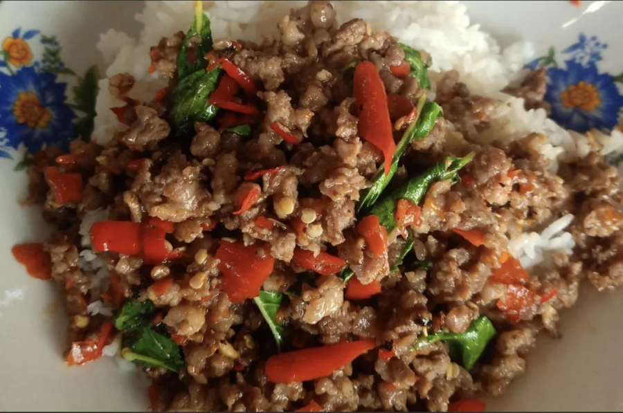 กระเพราสะท้าน ครัวในบ้าน