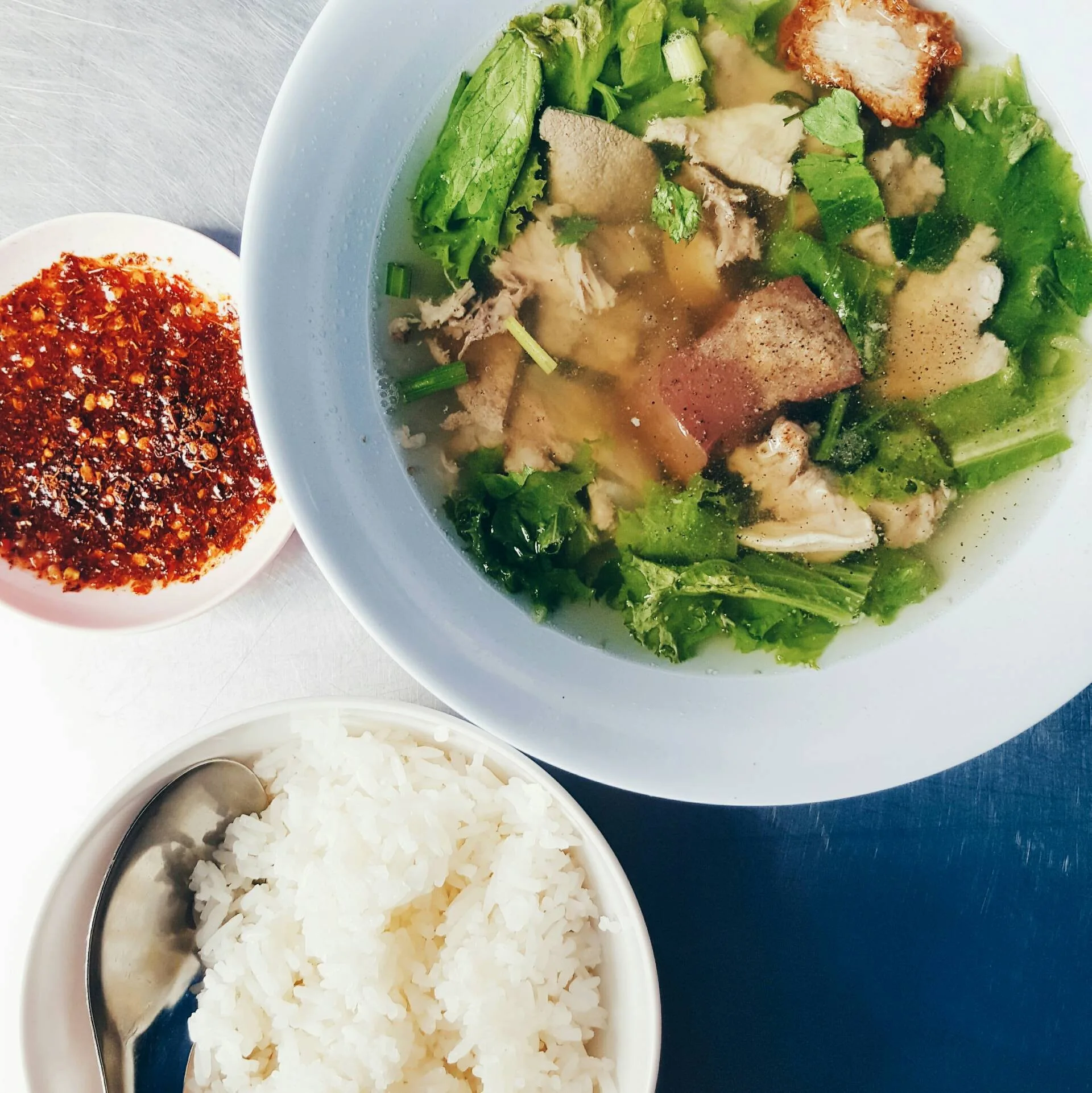 เกาเหลาเลือดหมู บางรัก “โอชารส”