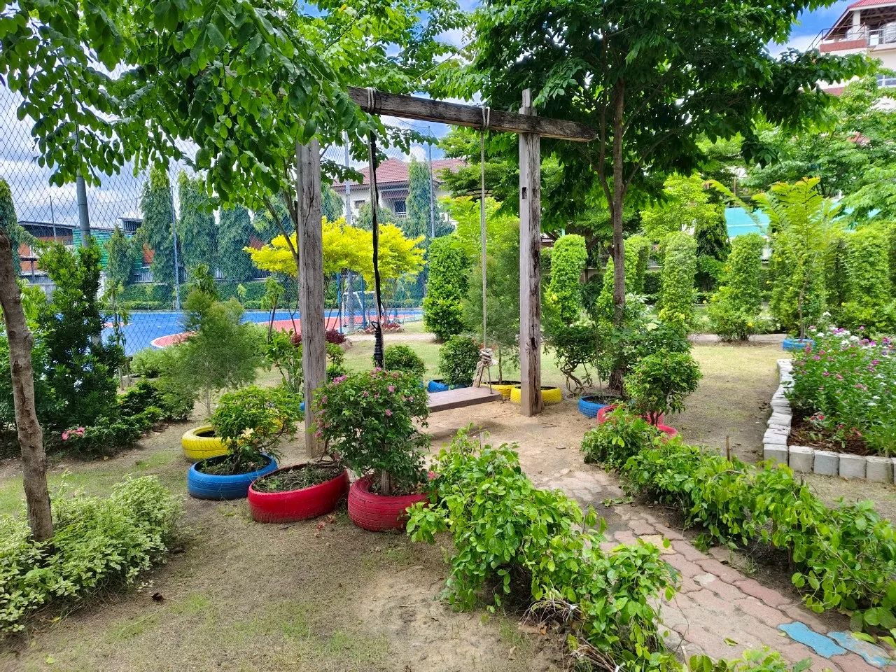 ลานเอนกประสงค์ สวนสุขเวชชวนารมย์